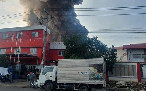 Vụ cháy công ty ở Long An: Phát hiện hài cốt nghi của nạn nhân mất tích
