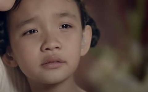 Cô bé khiếm thính từng đóng quảng cáo Tết gây sốt 9 năm trước: Không theo đuổi nghệ thuật, lớn lên xinh bất ngờ