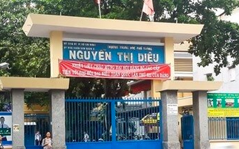 Thực hư thầy giáo nước ngoài ở quận 3 bị cho nghỉ dạy vì 'bênh học sinh'