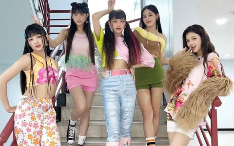 Không hẹn mà gặp, loạt nhóm nữ gen 4 đều mang phong cách Y2K lên thảm đỏ KBS