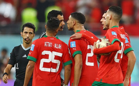 Cầu thủ Morocco nổi giận bỏ đi khi Croatia đang nhận huy chương