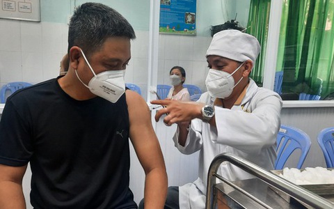 Có cần tiêm vắc xin phòng COVID-19 mũi 5 không?