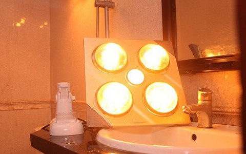Mùa lạnh dùng đèn sưởi nhà tắm cần tránh 5 kiểu sử dụng sai lầm