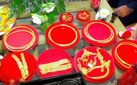 Bắc thang lên hỏi ông trời, khoản tiền sính lễ có đòi được không?