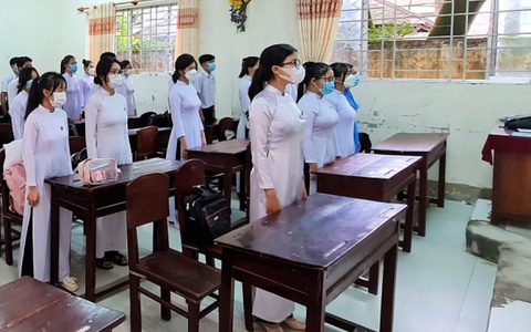 Thu không đúng quy định trong trường học, 2 lần bị tỉnh chấn chỉnh