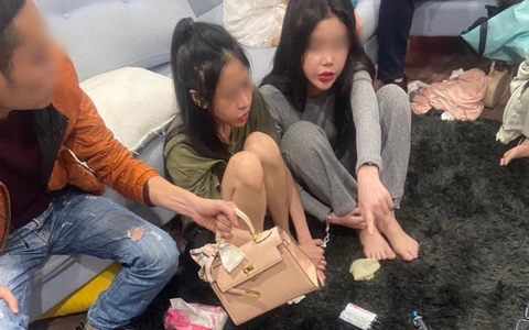 Thuê 5 "chân dài" đến chung cư cao cấp sử dụng ma túy tập thể