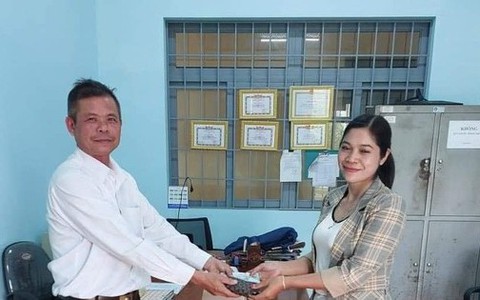 Nhặt được iPhone 13 và 40 triệu đồng, nam thanh niên tìm cách trả lại