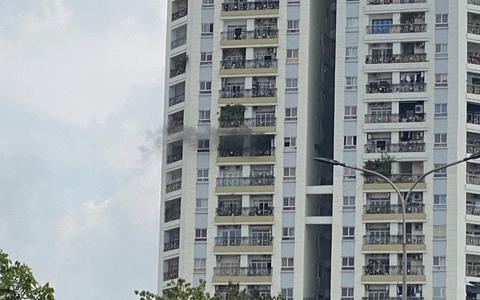 Cháy tòa nhà ở quận 11, hàng nghìn người tháo chạy