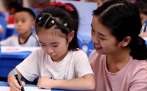 2 yếu tố giáo dục hàng đầu mà cha mẹ nào cũng nên áp dụng: Con cái không xuất sắc cũng khó