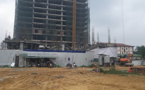 Sập công trình trung tâm thương mại, hàng chục công nhân may mắn thoát nạn