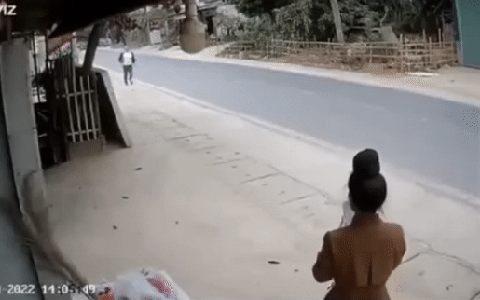 Video: Nghi phạm vận chuyển 22 bánh ma túy bỏ chạy, dùng súng chống trả quyết liệt