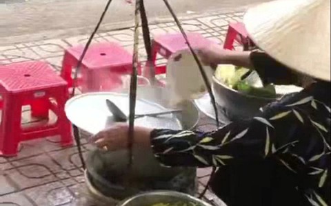 Thông tin mới vụ người bán bún đổ thức ăn thừa vào nồi nước dùng ở Khánh Hòa