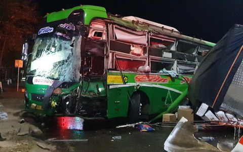 Tai nạn kinh hoàng giữa xe khách và xe tải, nhiều tiếng hét thất thanh