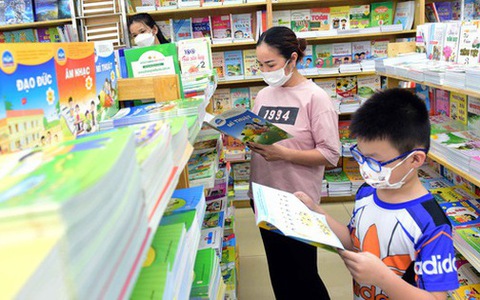 Nhà xuất bản Giáo Dục lạm dụng độc quyền sách giáo khoa: Móc túi người dân trắng trợn!