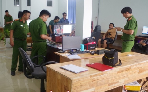 Hai vợ chồng làm giả 150 căn cước công dân để tạo ví thanh toán điện tử quốc tế