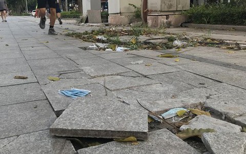 Lát đá vỉa hè ở Hà Nội: Vì sao cứ đào lên lát lại?