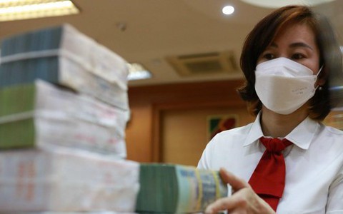 Lãi suất tiết kiệm vọt tăng tới hơn 12%/năm