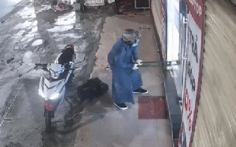 Vụ FPT Shop ở Đà Nẵng bị trộm: Camera ghi lại cảnh nam thanh niên phá cửa trong 20 giây