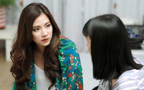 Kinh ngạc khi thấy bạn thân bước xuống từ chiếc xe ô tô vài tỷ, nhưng nhìn sang người đàn ông đi cùng, tôi bàng hoàng
