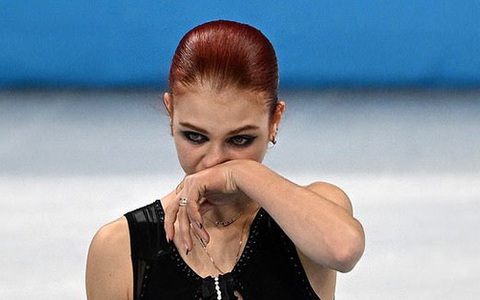 Clip gây bão: VĐV Olympic “giận cả thế giới” khóc lóc làm loạn khi chỉ được huy chương bạc, tuyên bố ghét nghề, đòi giải nghệ ngay và luôn