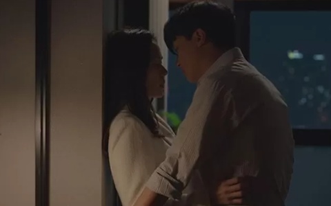 Hóa ra Son Ye Jin có cảnh giường chiếu ở Tuổi 39 nhưng bị cắt sạch, chị bẽn lẽn chắc sợ Hyun Bin ghen đây mà!