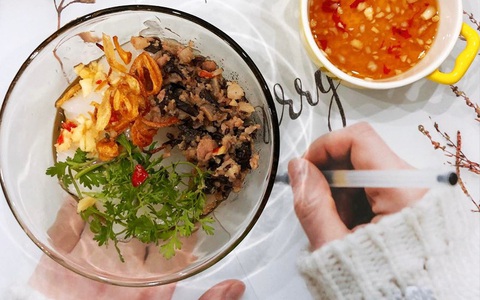 Trời lạnh thế này mà có bánh đúc nóng hổi để ăn là nhất: Làm siêu dễ, quấy 1 nồi to cho 4 người ăn chỉ 20 phút là xong!
