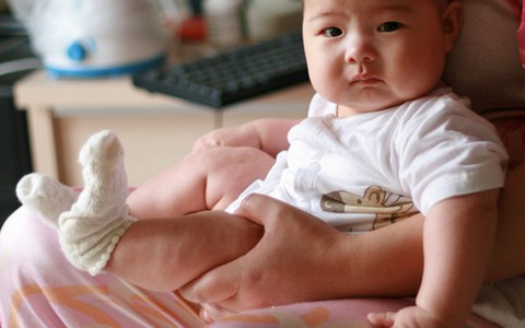 7 sai lầm kinh điển khi nuôi dạy con cái khiến trẻ dễ nhiễm bệnh, có thể bị tổn thương não, khiến bố mẹ ân hận cả đời
