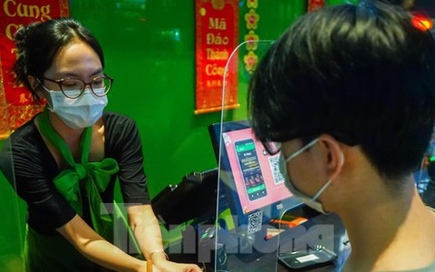 Rạp phim tại TP.HCM nhộn nhịp người đến mua vé ngày đầu năm