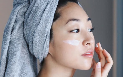 Chăm da cả năm để "phá da" vài ngày Tết: Làm ngay 3 việc sau đảm bảo mụn nặng đến mấy cũng phải lặn mất tăm, da láng mịn không ngờ