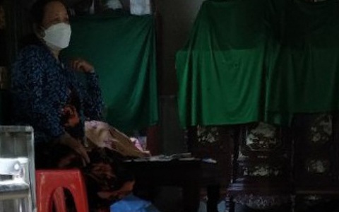 Xô xát do mâu thuẫn gia đình, vợ cầm kéo đâm chồng tử vong