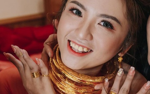 Những màn trao sổ đỏ, vàng 100 cây - kim cương 20 tỷ "rúng động" trong đám cưới: Kết hôn chính là màn gọi vốn thành công nhất!