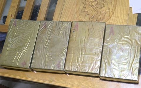 Người phụ nữ bị bắt quả tang mang bán 1,3kg heroin giữa thành phố