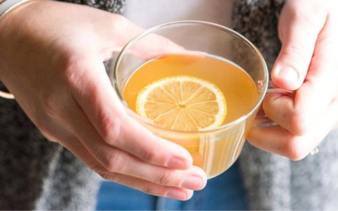 F0 sáng ngủ dậy uống 1 cốc nước này sẽ tăng sức đề kháng, tốt cho việc phục hồi: Nhưng có 4 nhóm người lại không nên dùng