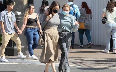 Con gái út nhà Angelina Jolie mới 13 tuổi nhưng đã sở hữu chiều cao nổi bật, Shiloh sắp có "đối thủ"