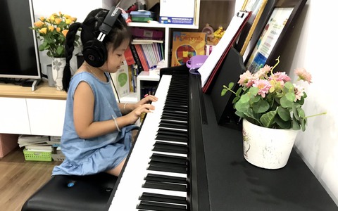 Cho con vào lớp 1 trường công rồi "quay ngoắt" sang trường tư vào lớp 2, nữ phụ huynh Hà Nội rút ra kinh nghiệm chọn trường chí lý