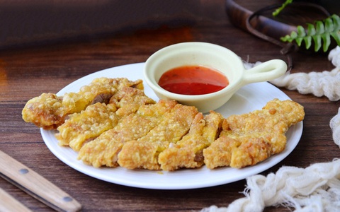 Hóa ra đây là cách đầu bếp nhà hàng làm món thịt chiên giòn, bảo sao giòn ngon cả mấy tiếng không bị ỉu!