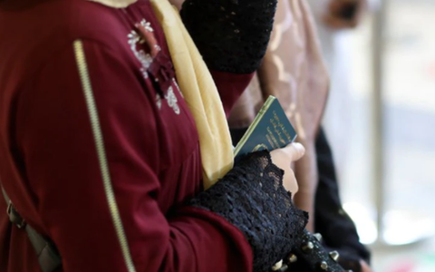 Taliban cấm phụ nữ Afghanistan lên máy bay mà không có nam giới đi kèm