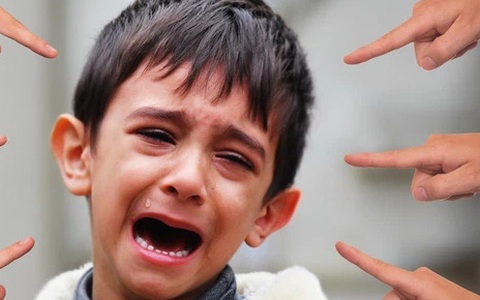 Khi con khóc, bạn liền bảo "nín ngay" thì bạn đã trực tiếp hủy hoại tương lai chúng rồi: Đây mới là cách phản ứng đúng đắn!