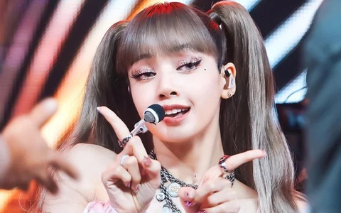 Lisa bị tố tham lam, bòn tiền và quà hàng hiệu từ fan "không biết ngượng"