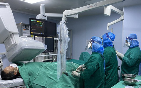 Vào viện khám vì đau ngực, người đàn ông phát hiện mắc COVID-19 và nhồi máu cơ tim