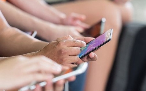 Nga sẵn sàng thay thế iPhone bằng các mẫu điện thoại nội địa