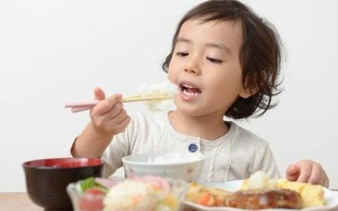 Trẻ đã từng là F0 nên ăn uống thế nào để đảm bảo sức khỏe khi quay lại trường học?
