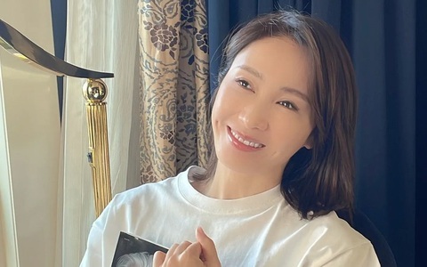 Lê Tư không hổ là mỹ nhân khiến Trương Bá Chi lép vế, khoe "sương sương" nhan sắc tuổi 50 vẫn làm netizen xuýt xoa