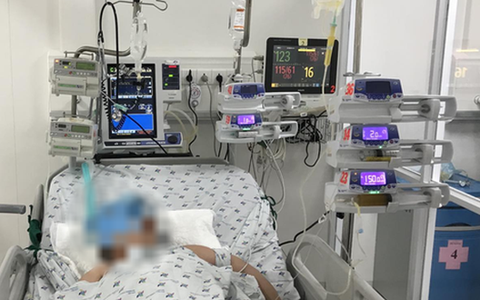 Cứu sống bé gái mắc COVID-19 bị xuất huyết dạ dày nguy kịch