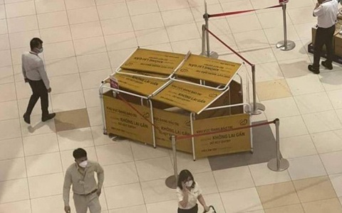 Nam bảo vệ nằm bất động sau khi rơi lầu tại siêu thị Aeon Mall Bình Dương