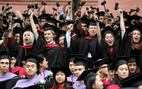 Thần học ở ĐH Harvard: Ngành học gì mà thu nhập có thể lên tới 1,5 tỷ mỗi năm?