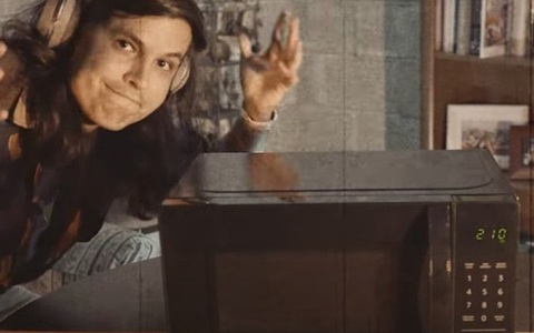 Cài AI lên lò vi sóng để... tâm sự cùng, Youtuber hoảng sợ khi trí tuệ nhân tạo đột nhiên 'biến chất'