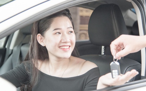 Nghỉ lễ 30/4-1/5: Giá thuê xe ô tô tự lái tăng mạnh, người thuê xe cần lưu ý gì để tránh tiền mất tật mang?