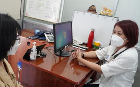Cô gái phải truyền thuốc suốt 2 năm vì nhiễm độc thuốc nam