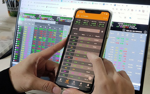 Một sếp ngân hàng bán cổ phiếu trên sàn nhưng "quên" đăng ký
